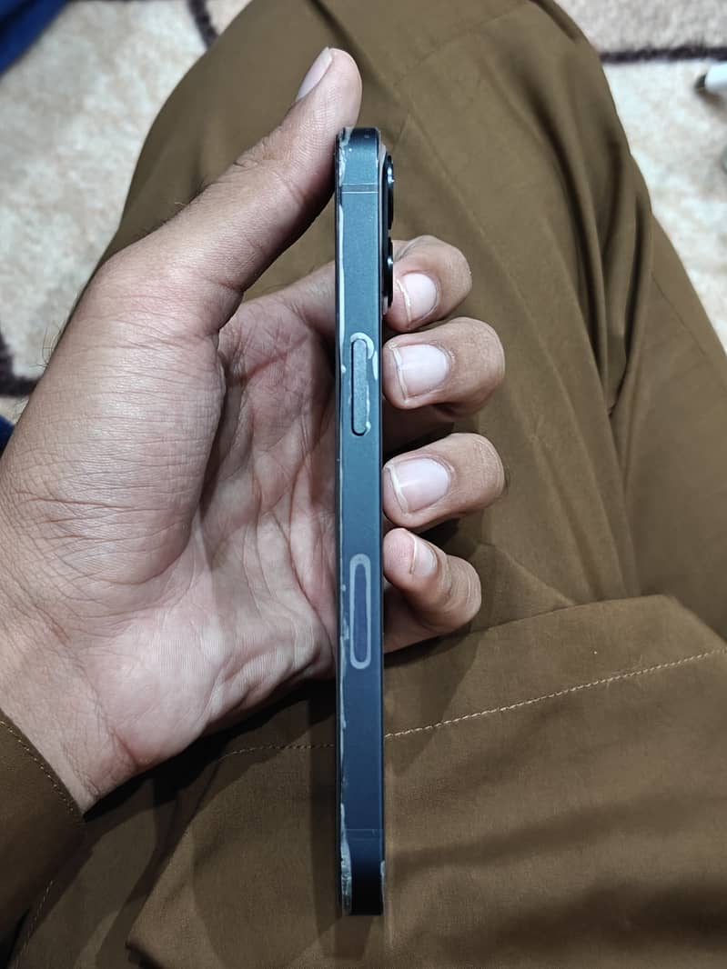 Apple iPhone 13 3