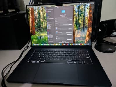MacBook Air M3 , 8-256 , slightly used - no scratches