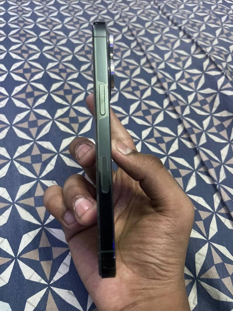 Apple iPhone 13 Pro 4