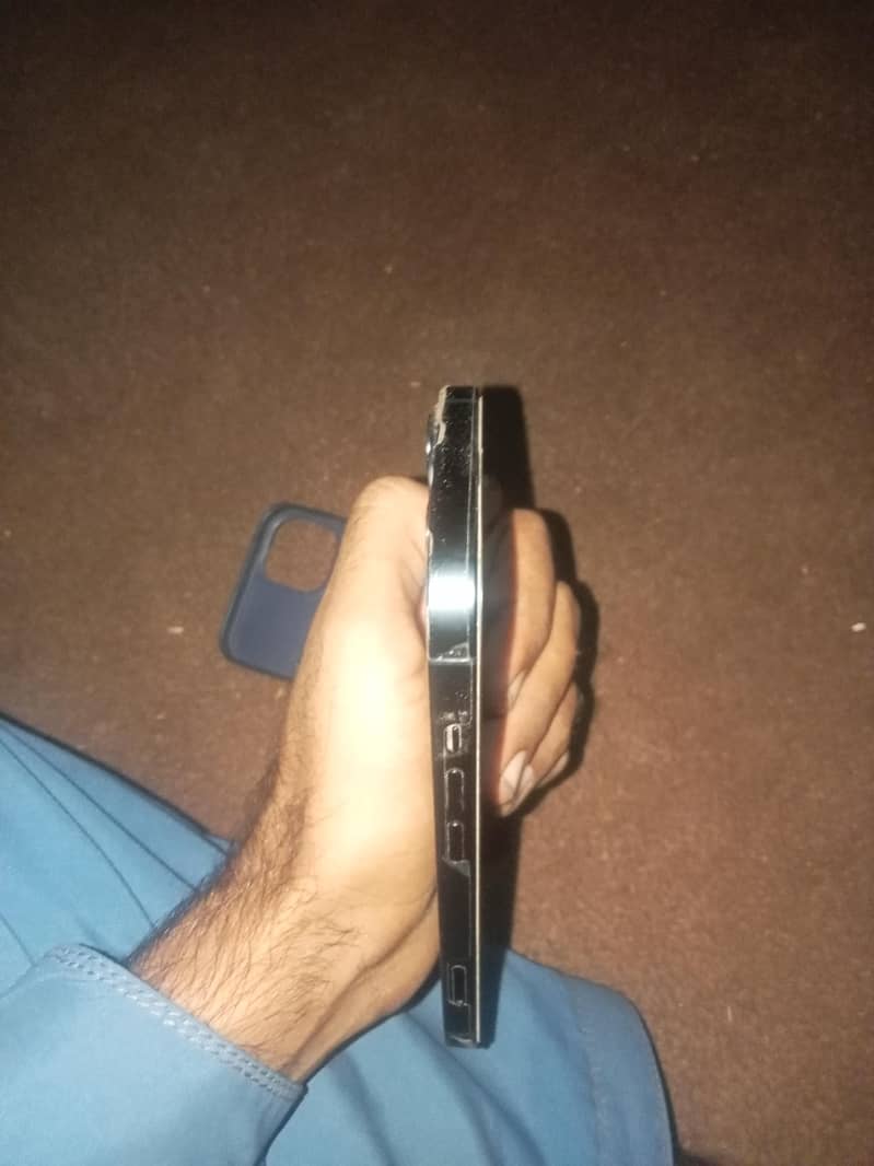 Apple iPhone 13 2