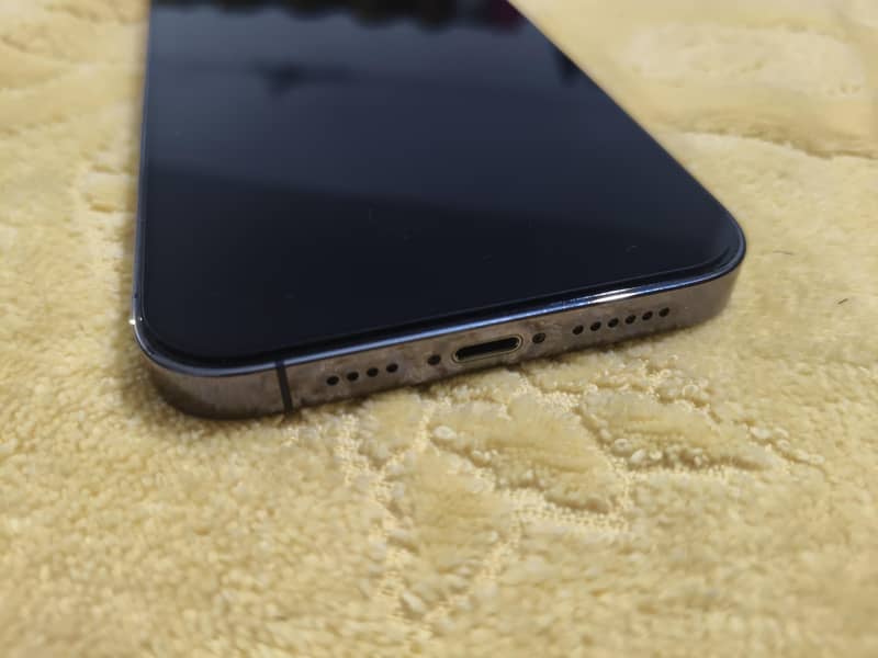 Apple iPhone 14 Pro Max 6
