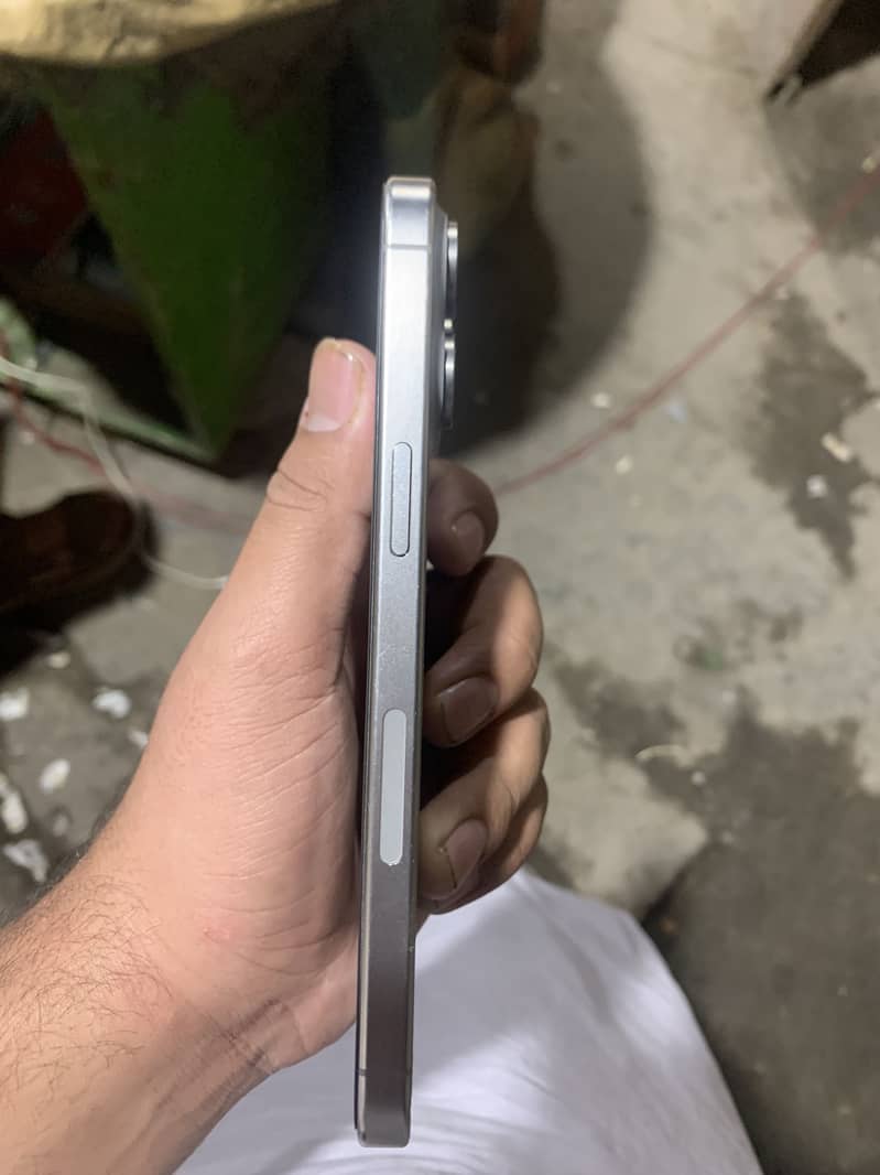 Apple iPhone 15 Pro Max 3