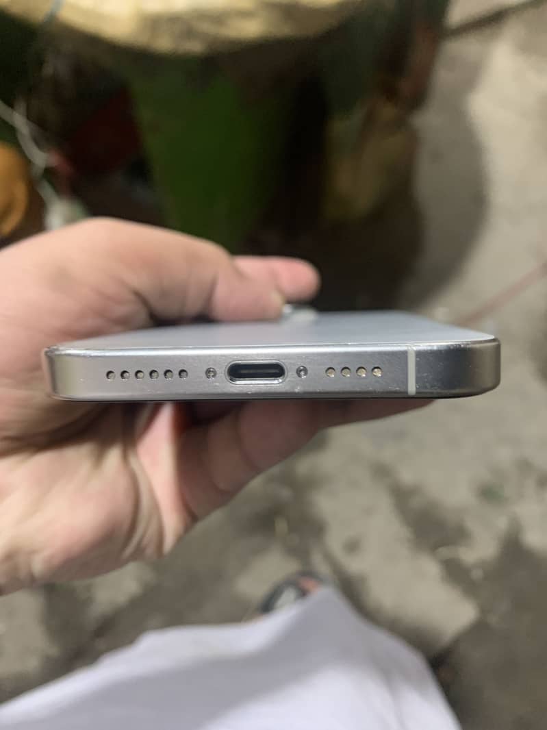 Apple iPhone 15 Pro Max 4