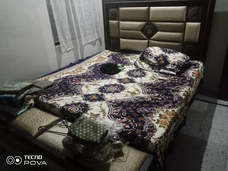 king size bed 0
