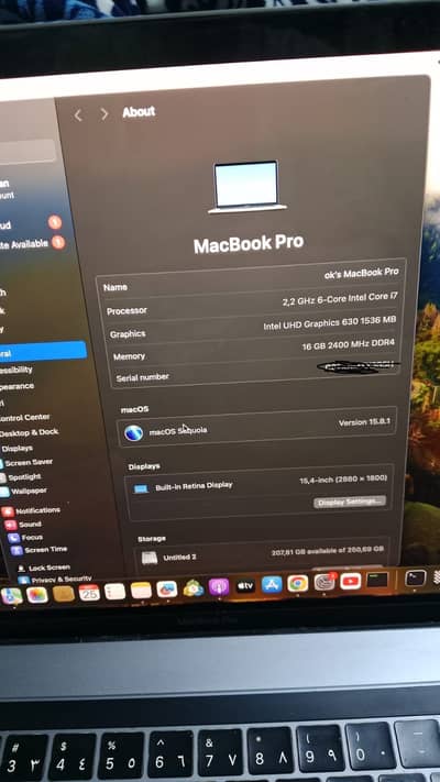 MacBook pro 2018 15.4 inch retina display