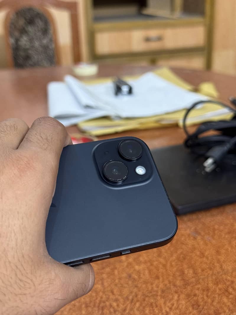 Apple iPhone 15 4