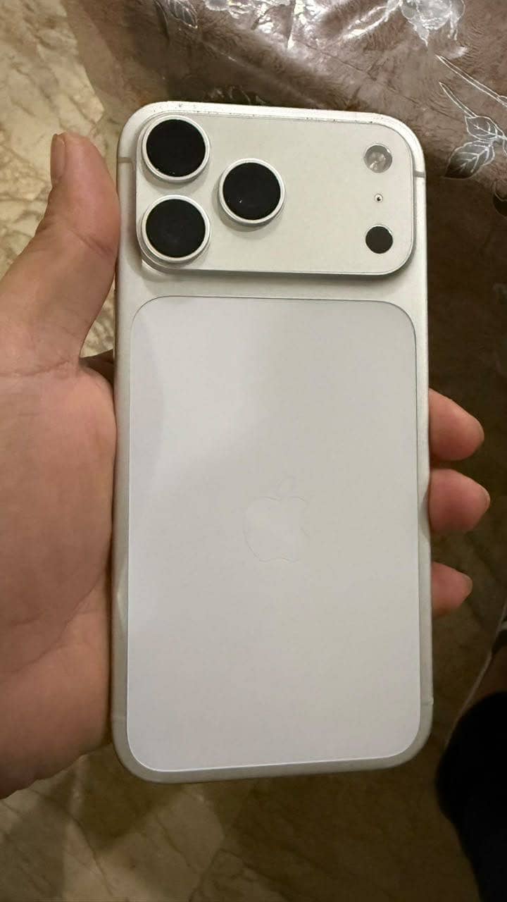 Apple iPhone 17 Pro Max 1