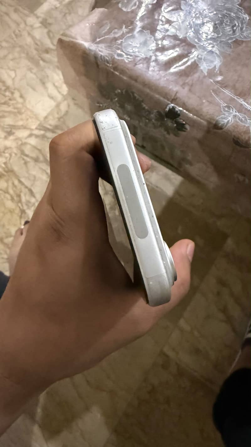 Apple iPhone 17 Pro Max 4