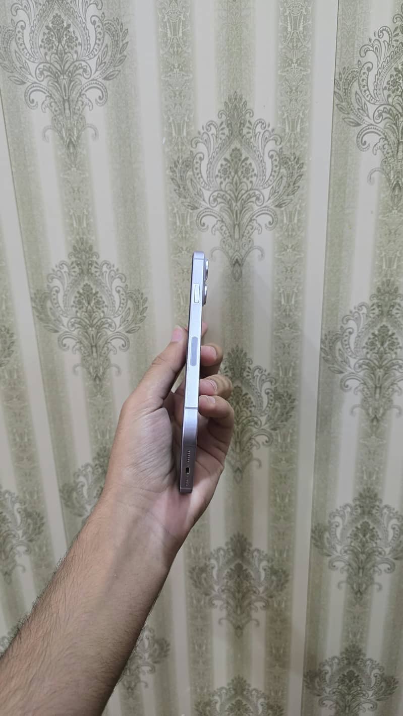 Apple iPhone 14 plus 3