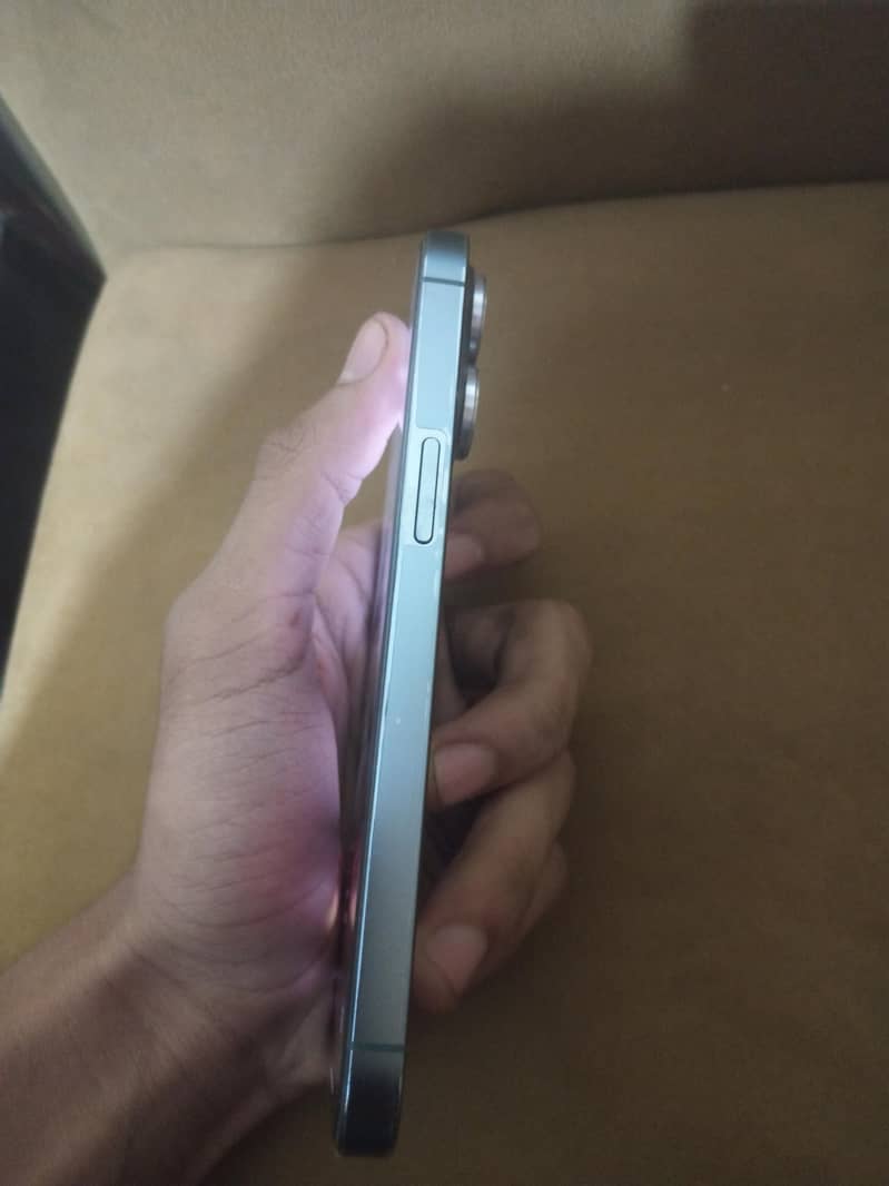 Apple iPhone 13 Pro 2