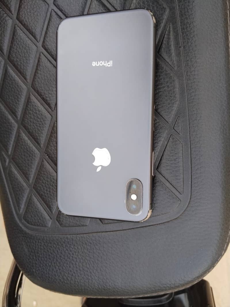 Apple iPhone XS 1