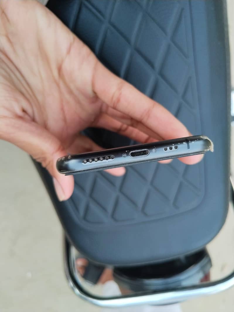 Apple iPhone XS 4