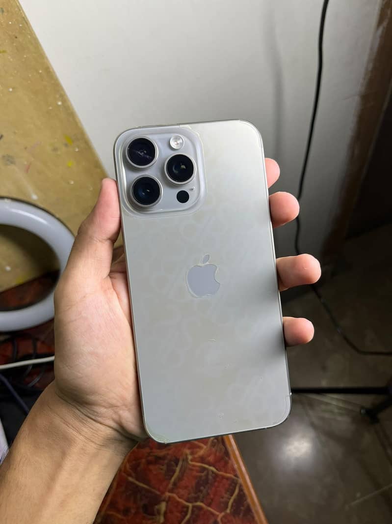 Apple iPhone 15 Pro Max 0