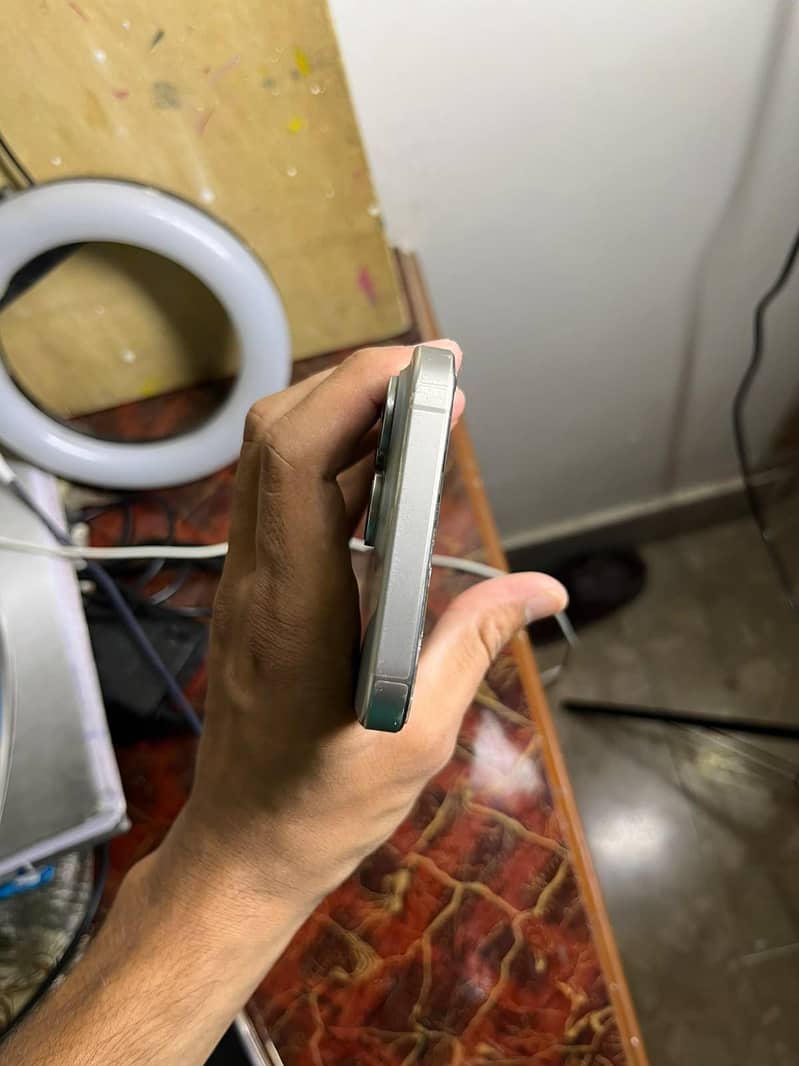 Apple iPhone 15 Pro Max 1