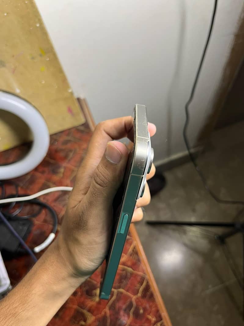 Apple iPhone 15 Pro Max 3
