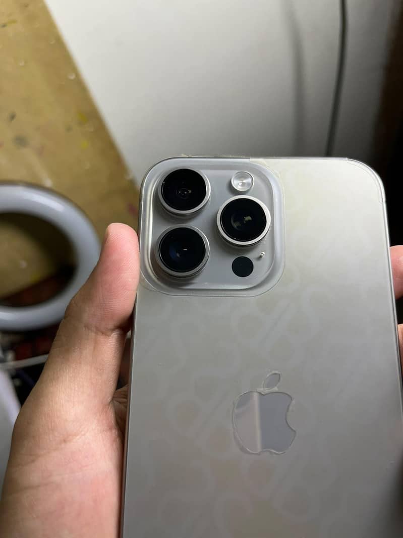 Apple iPhone 15 Pro Max 5