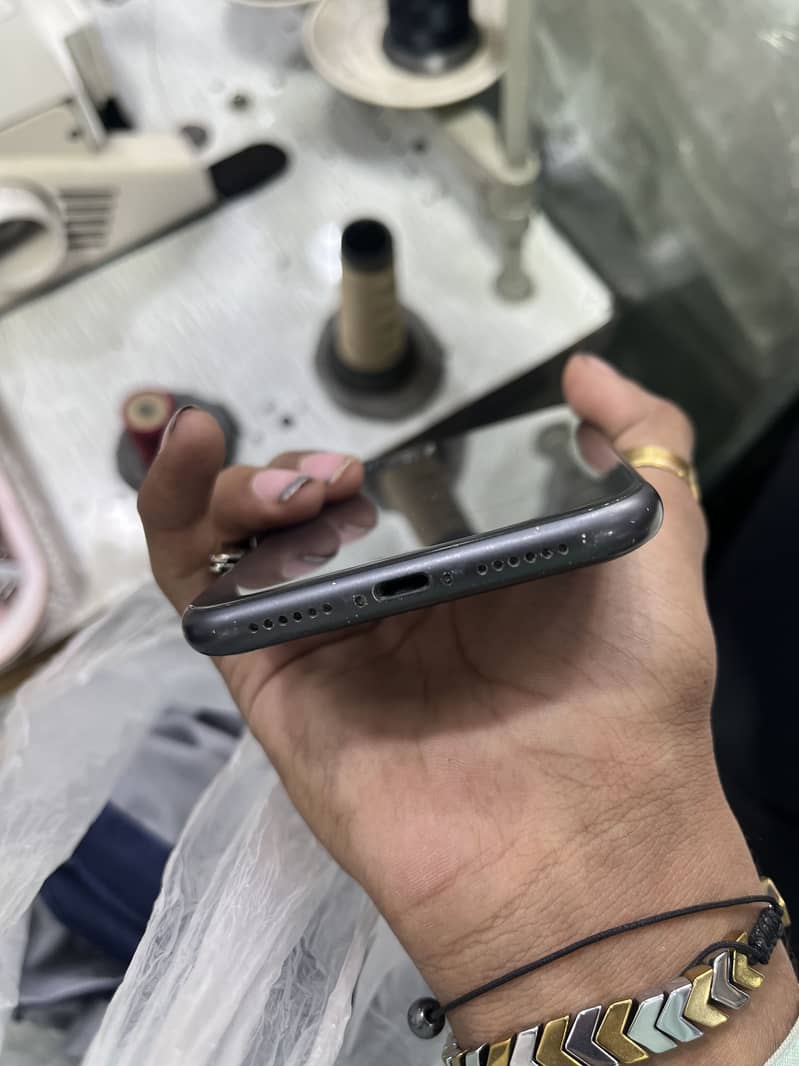 Apple iPhone 11 5