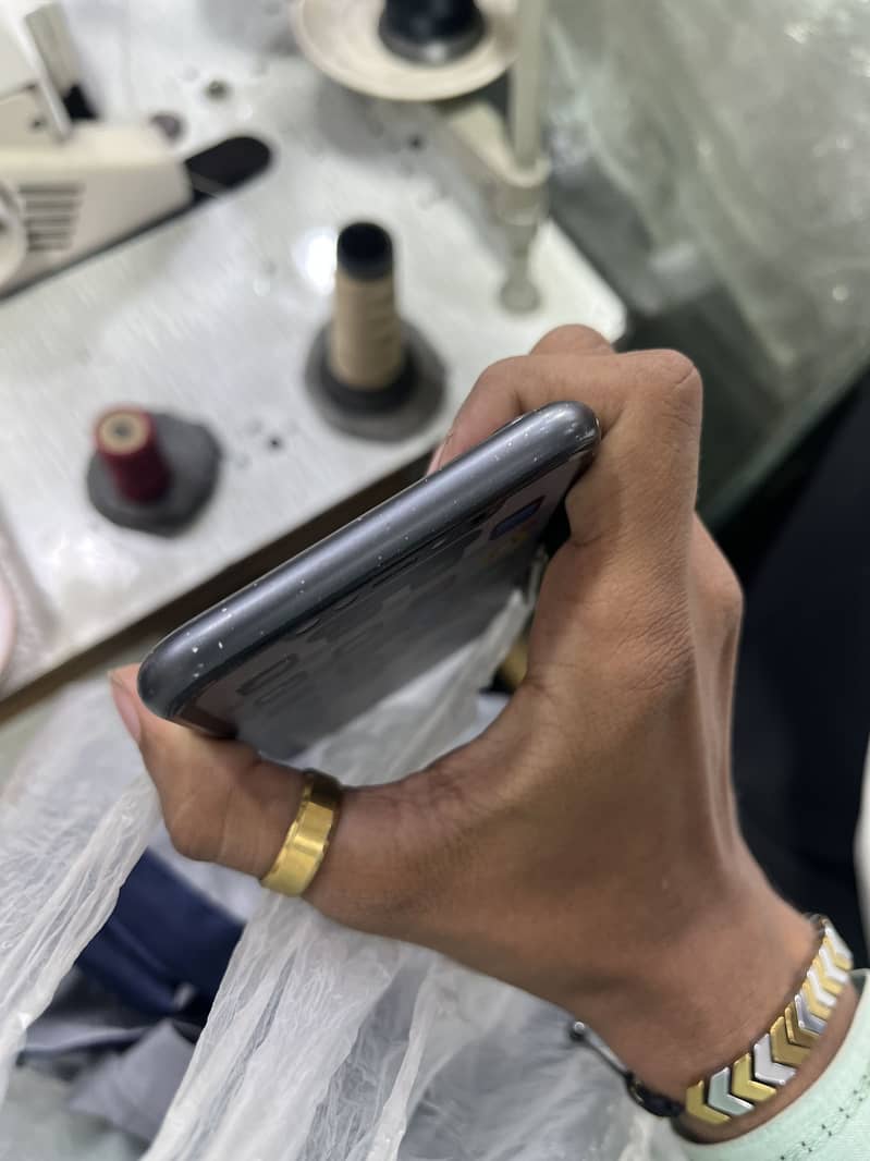 Apple iPhone 11 6