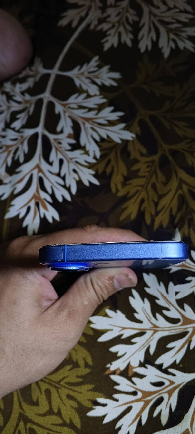 Apple iPhone 16 4