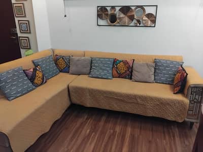 ALMOST NEW CONDITION L SHAPE R SIDE SOFA