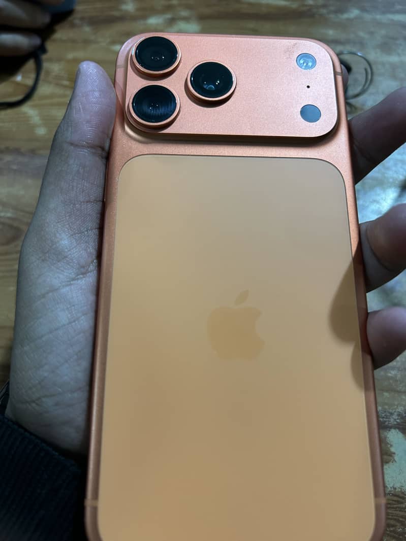 Apple iPhone 17 Pro Max 4