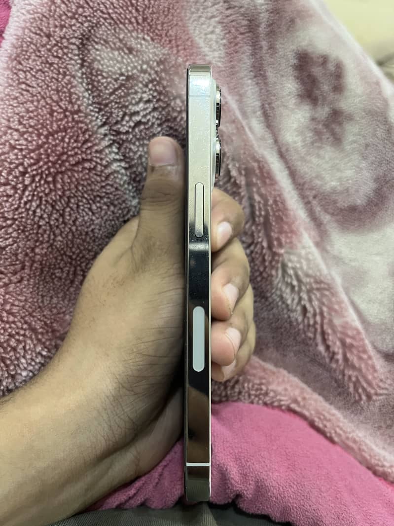 Apple iPhone 13 Pro 4