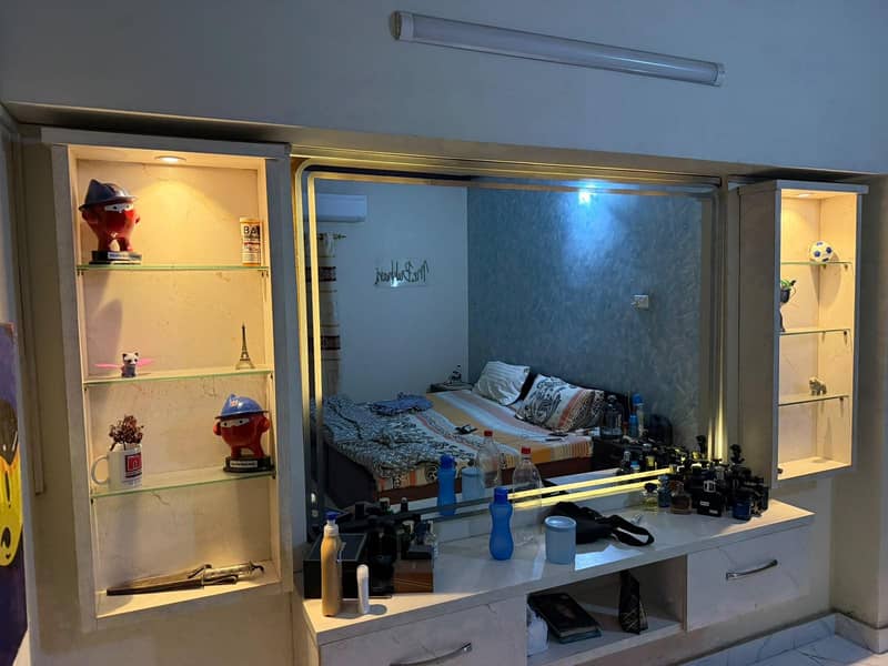 dressing table with mirror and racks 2