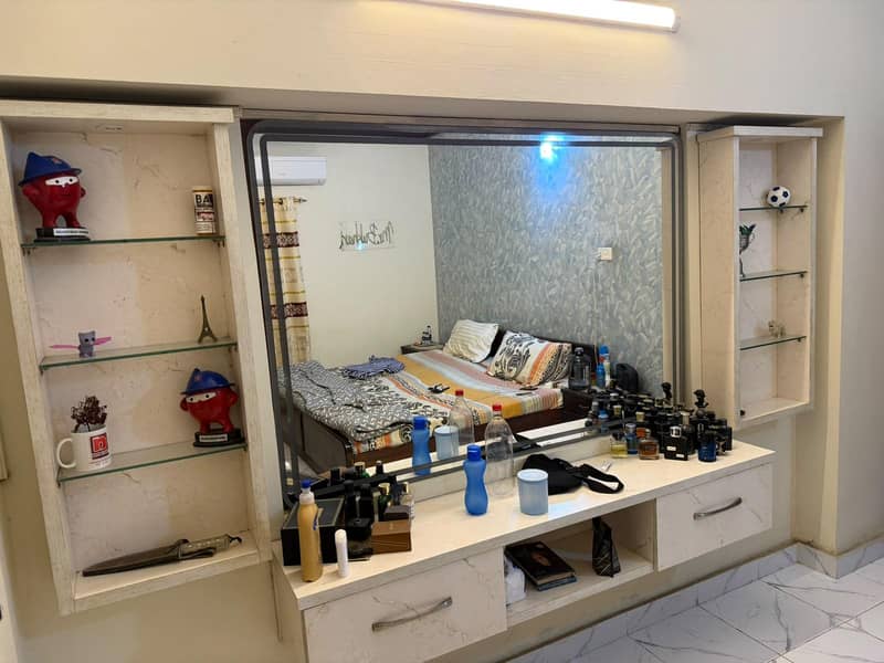 dressing table with mirror and racks 4