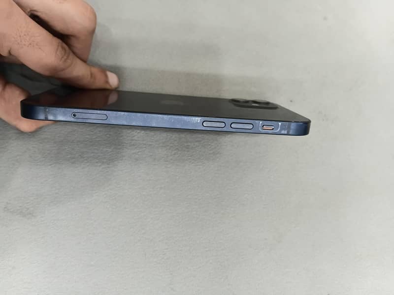 Apple iPhone 12 3