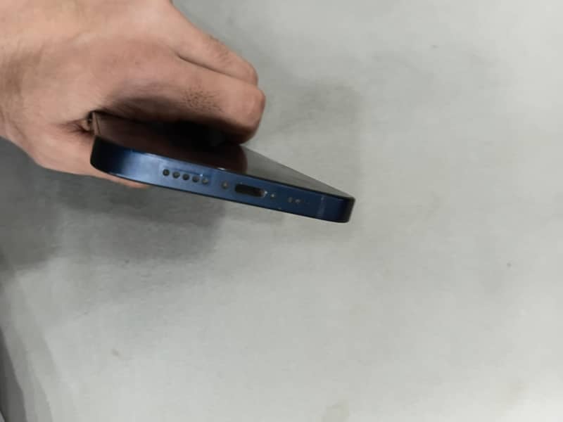 Apple iPhone 12 6