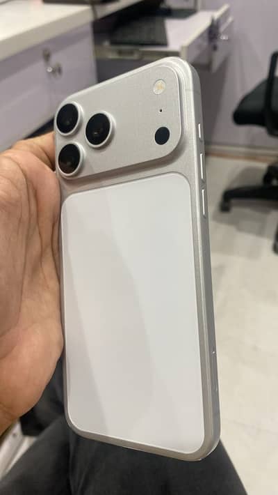 iPhone 17 Pro Max  dummy