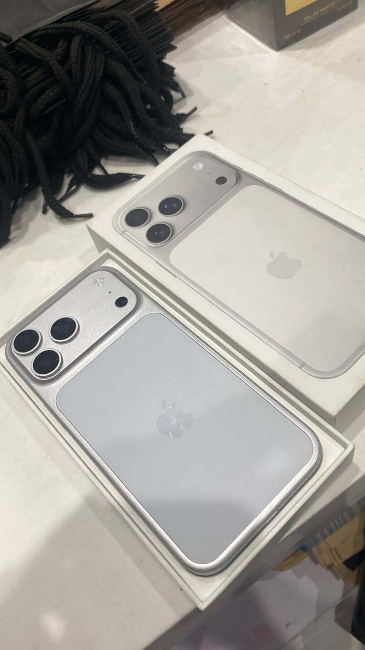 iPhone 17 Pro Max  dummy 5