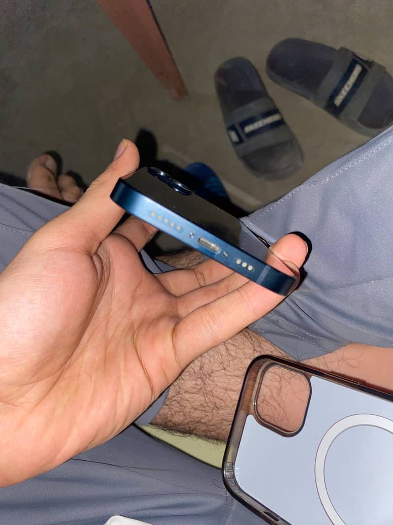 Apple iPhone 13 2