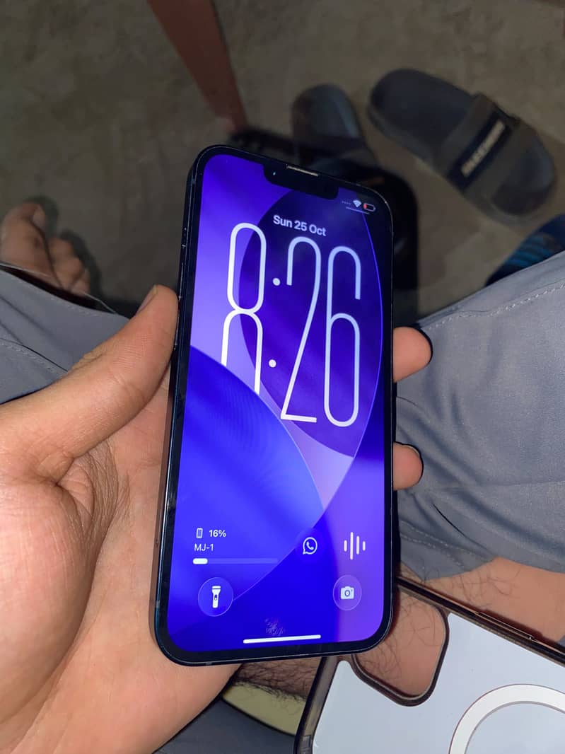 Apple iPhone 13 4