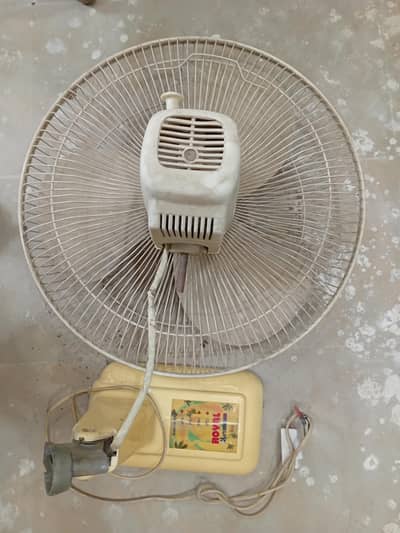 Royal bracket fan ,size 18