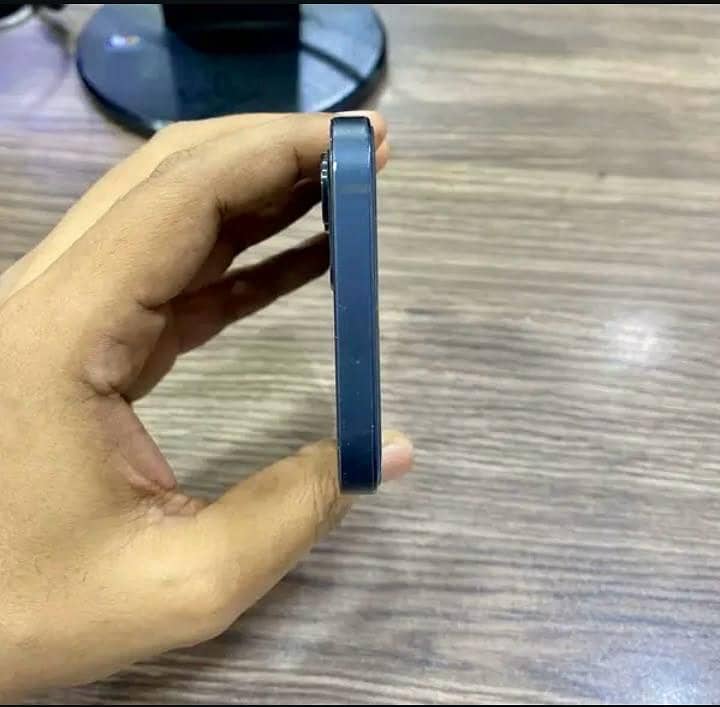 Apple iPhone 12 3