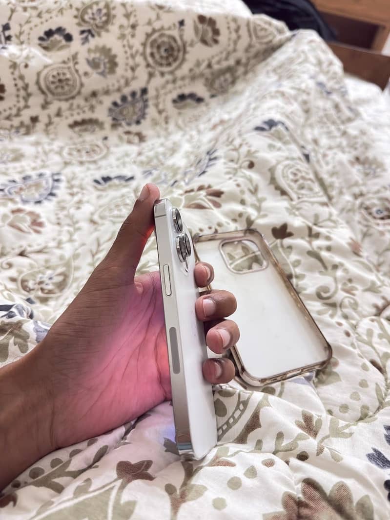 Apple iPhone 14 Pro 1