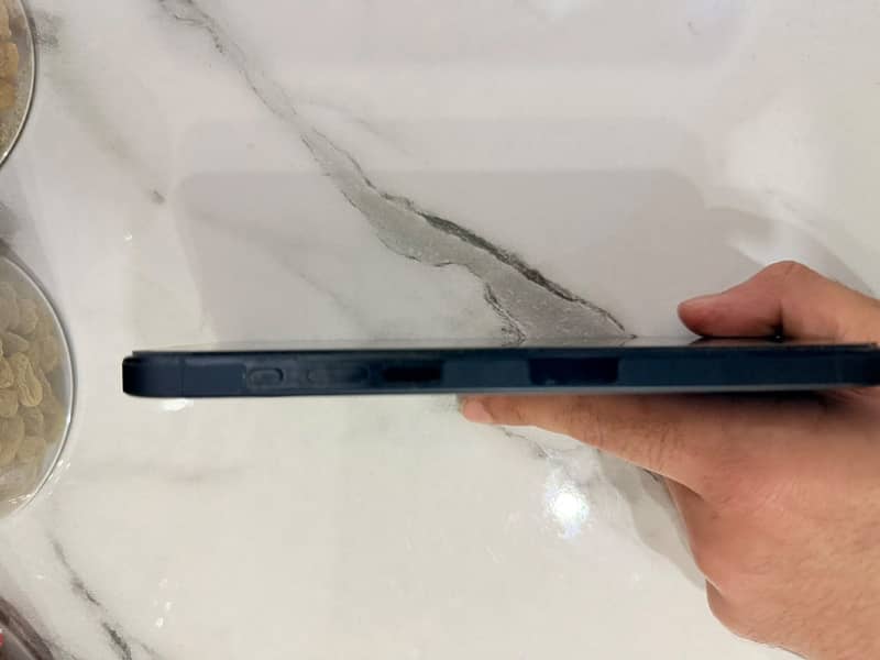 Apple iPhone 15 Pro Max 4