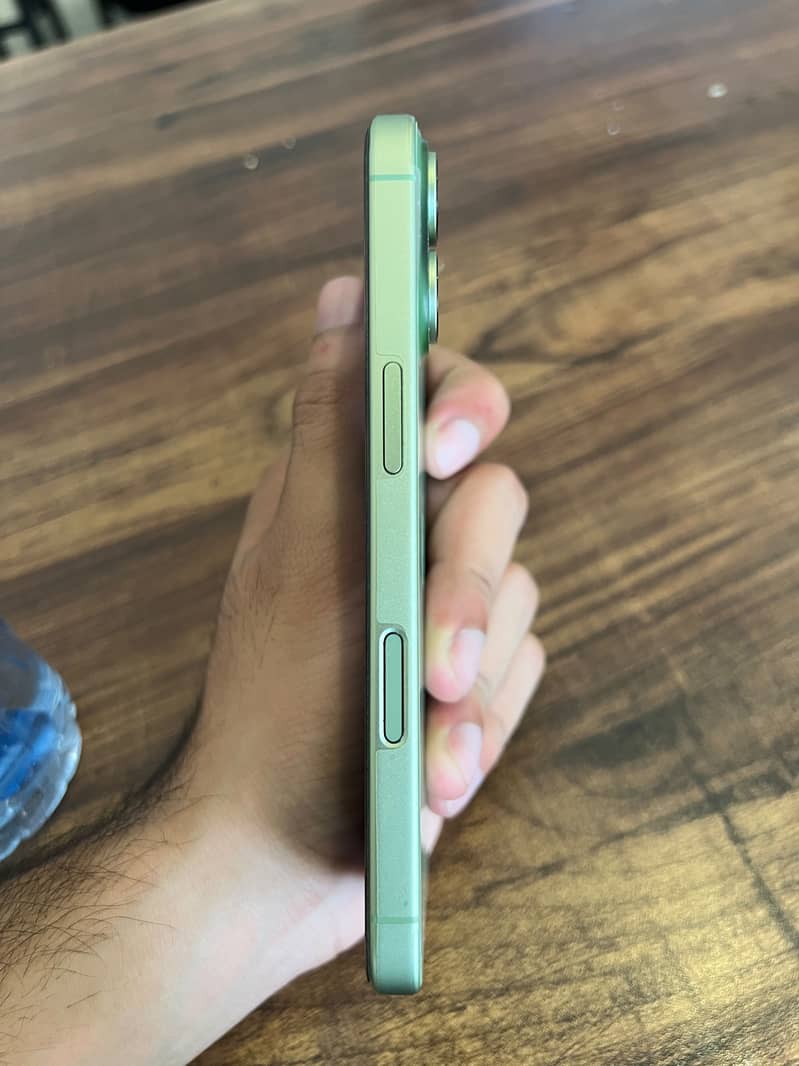 Apple iPhone 17 5
