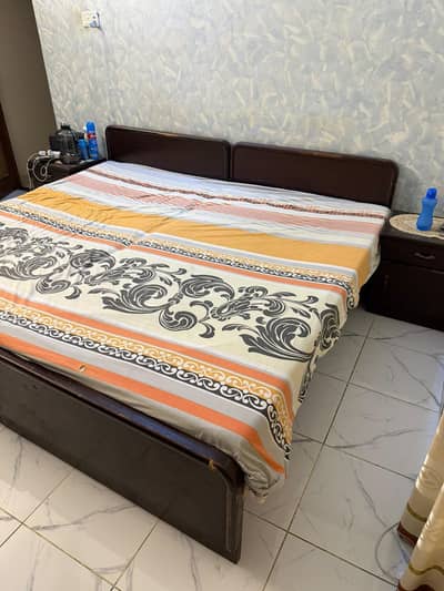 twin bed with side tables.