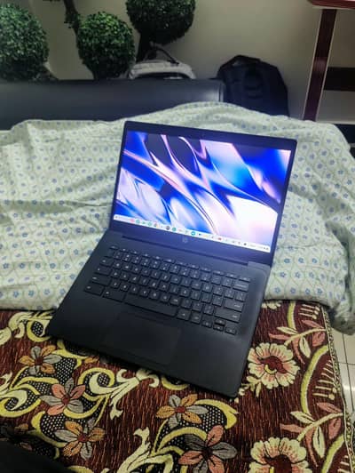 HP Chromebook 14 G7 Touchscreen, 8GB RAM, 32GB Storage