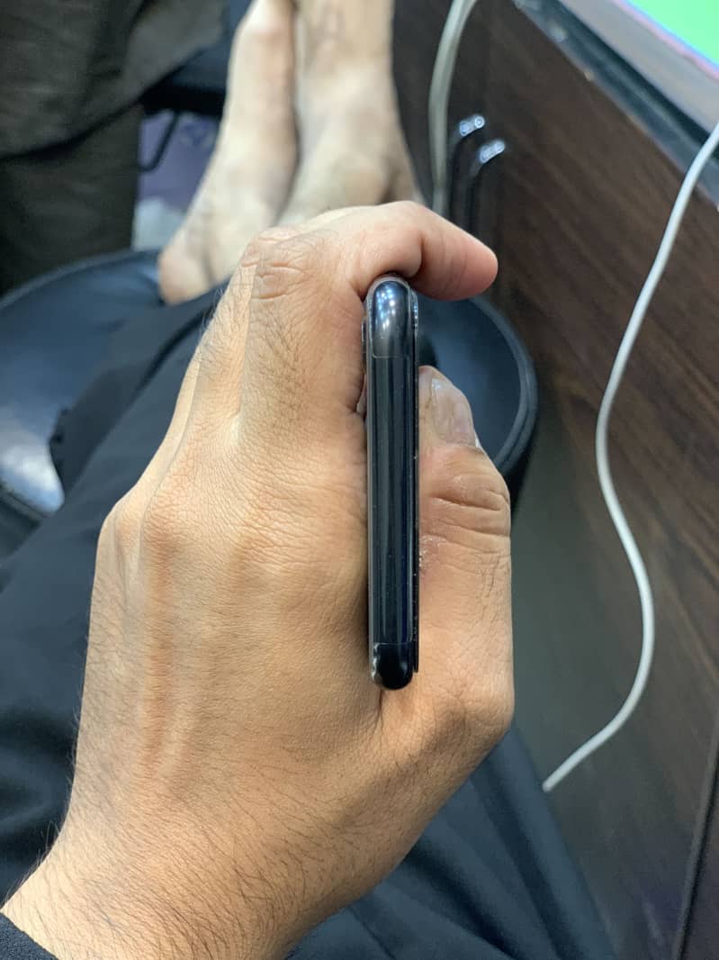 Apple iPhone SE 2 4