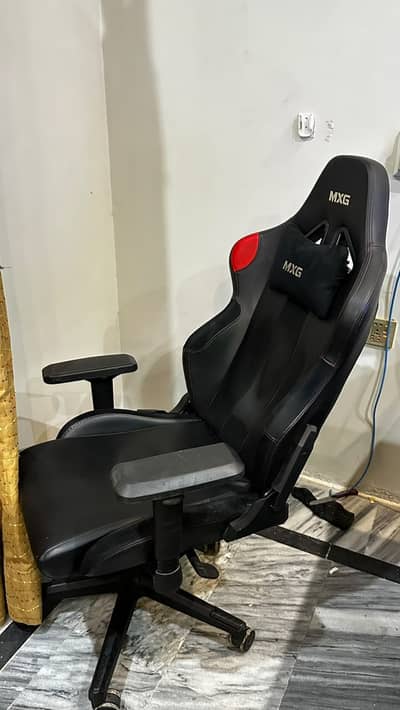 MXG PGC-01 Frog Mechanism Premium PVC with Headrest and Lumbar Support
