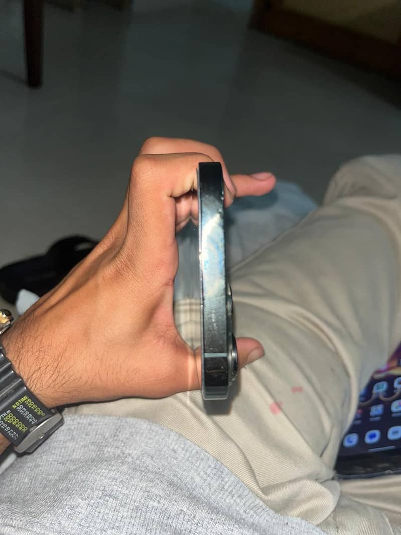 Apple iPhone 13 Pro Max 0