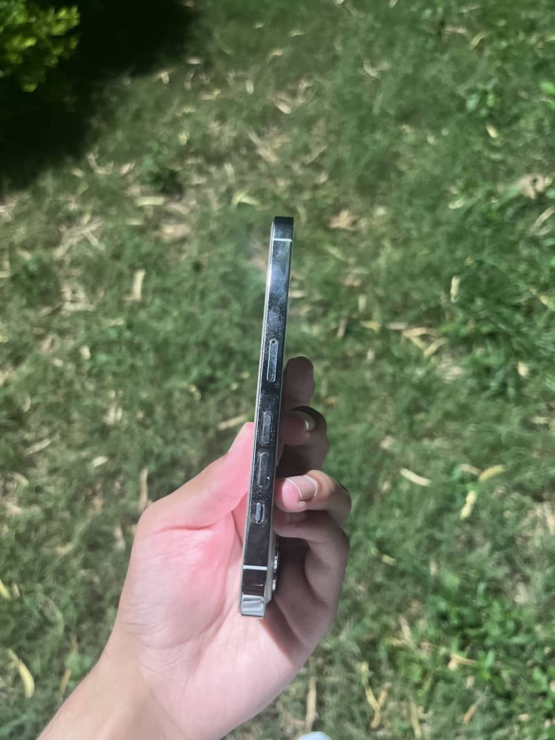 Apple iPhone 13 Pro 2