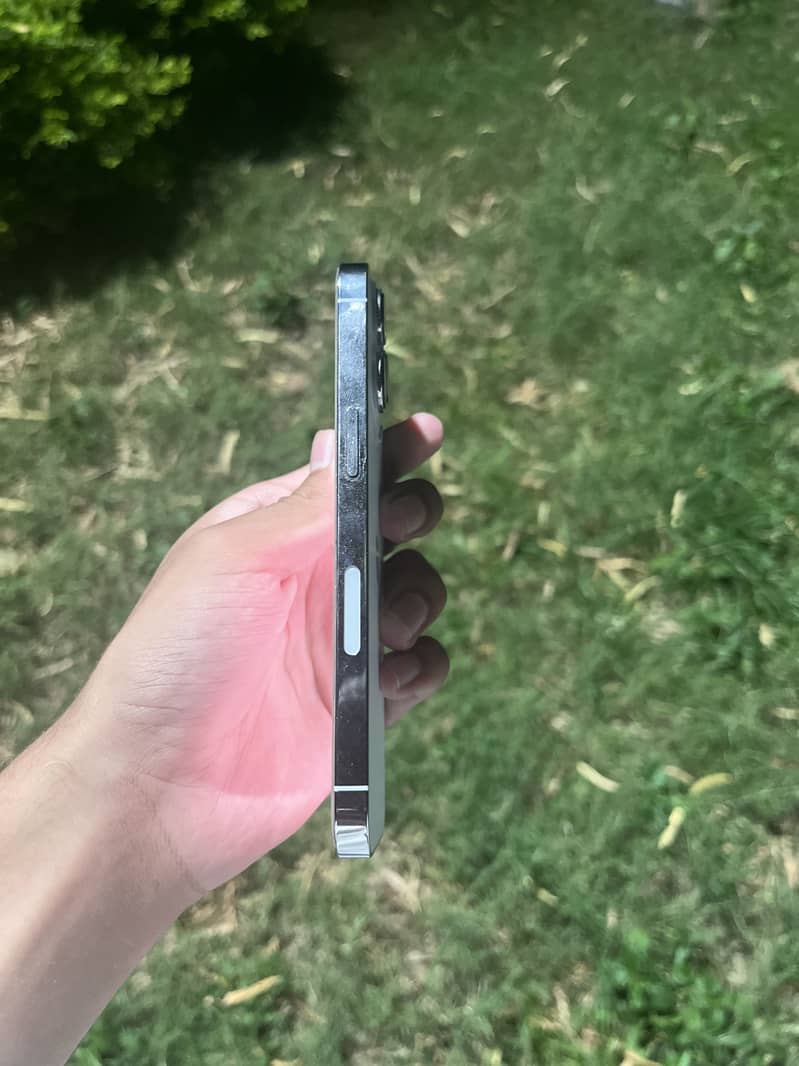Apple iPhone 13 Pro 4