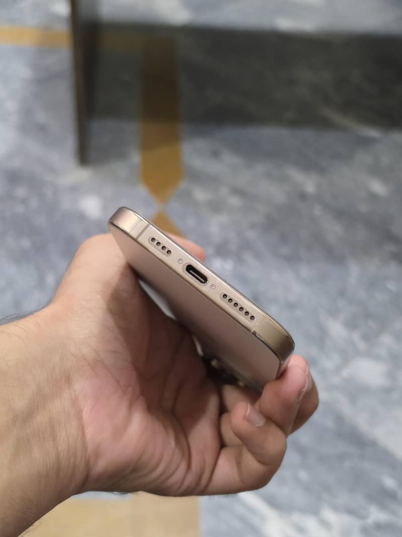 IPhone 16 Pro Max 8