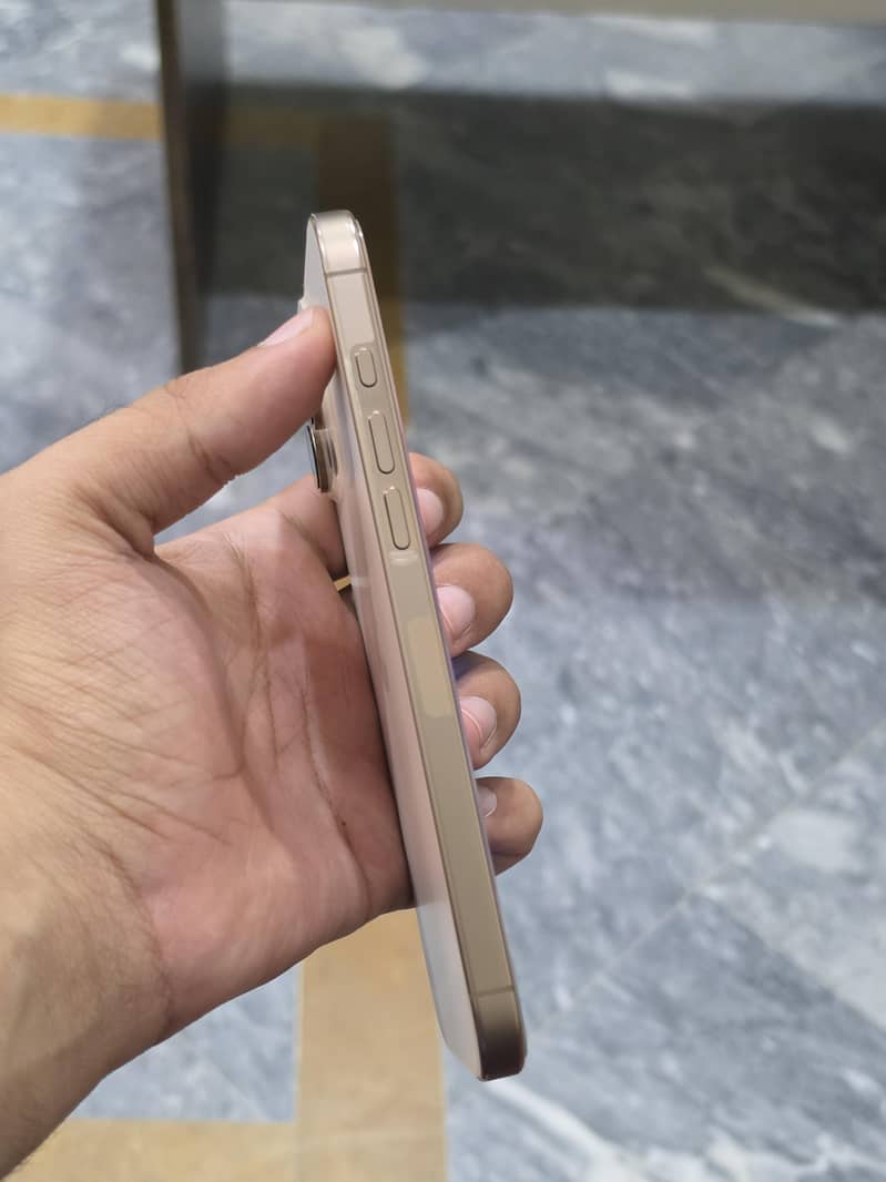 IPhone 16 Pro Max 9