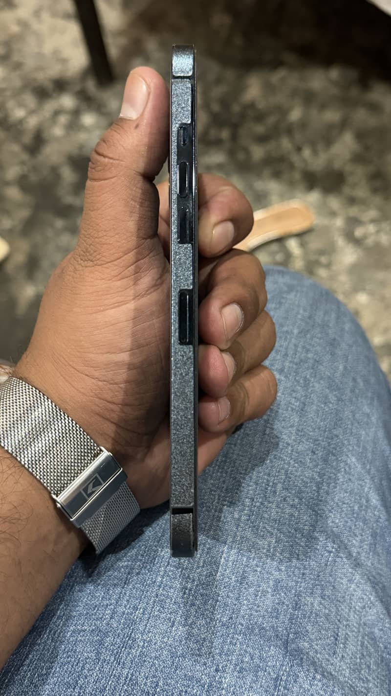 Apple iPhone 12 Pro Max 4
