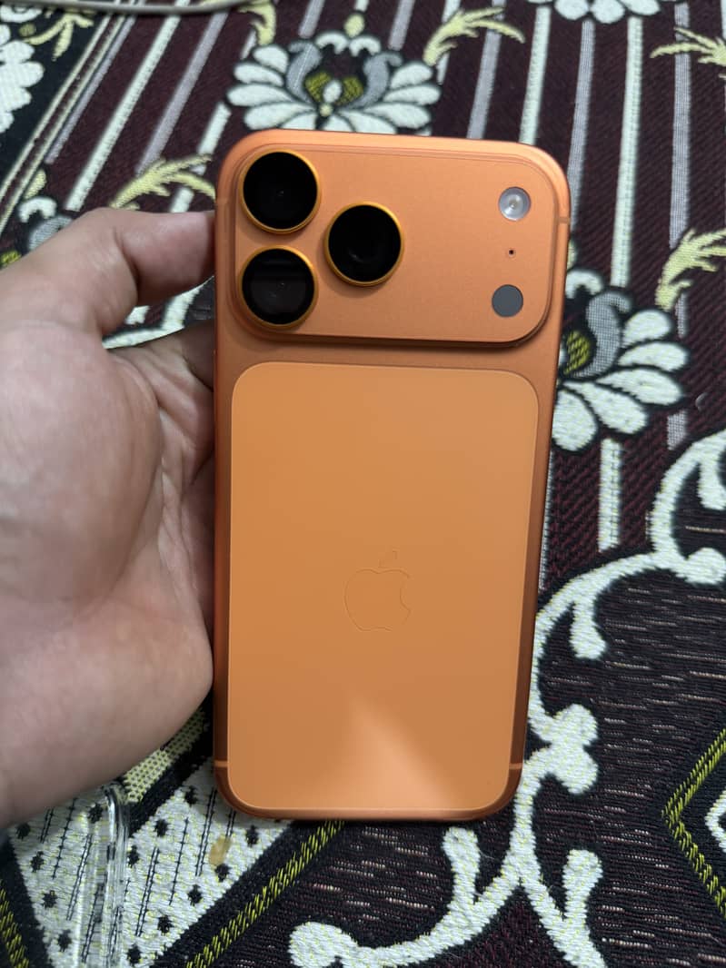 Apple iPhone 17 Pro Max 4